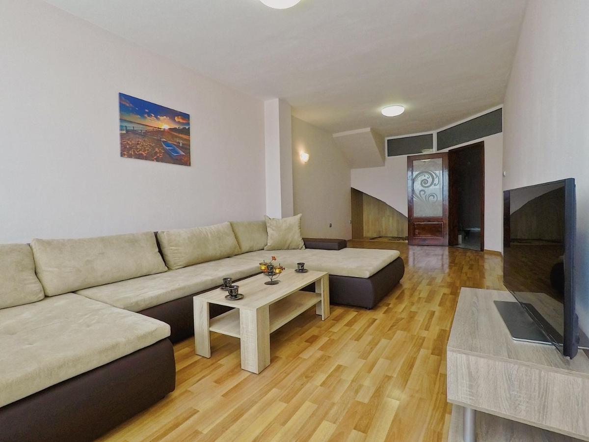 Spacious And Bright Maisonette Varna Center Esterno foto