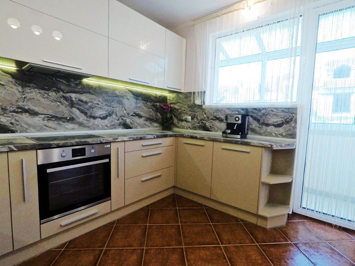 Spacious And Bright Maisonette Varna Center Esterno foto
