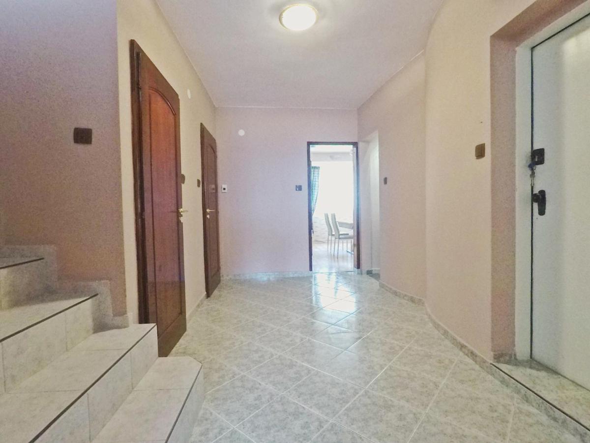 Spacious And Bright Maisonette Varna Center Esterno foto