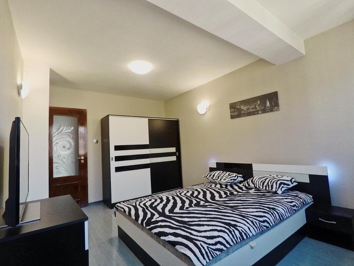 Spacious And Bright Maisonette Varna Center Esterno foto