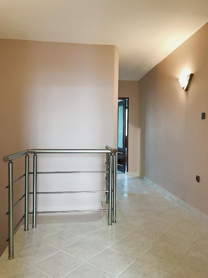 Spacious And Bright Maisonette Varna Center Esterno foto