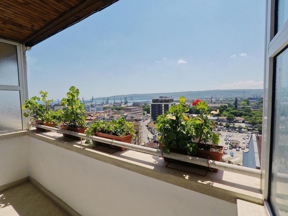 Spacious And Bright Maisonette Varna Center Esterno foto
