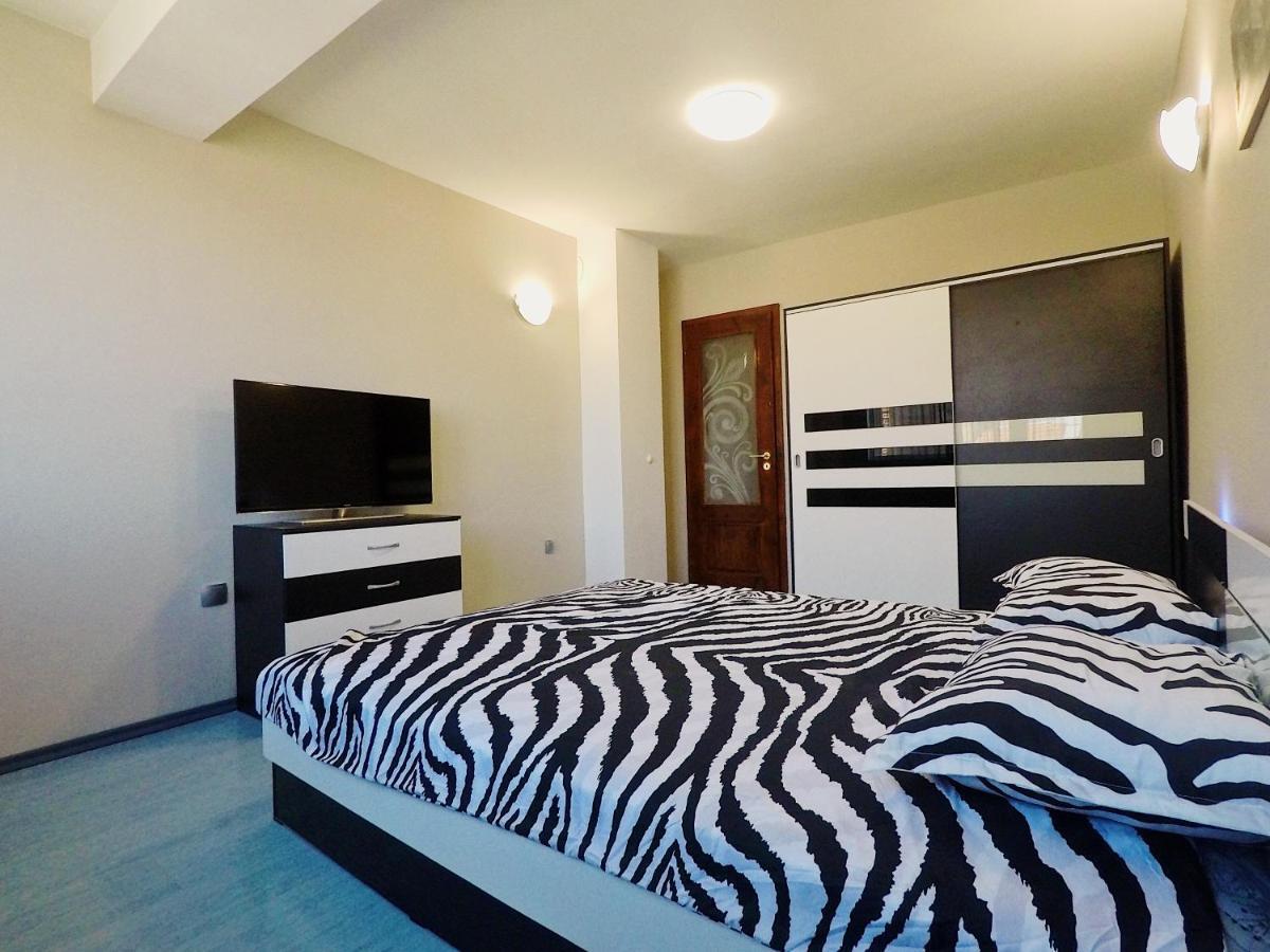 Spacious And Bright Maisonette Varna Center Esterno foto