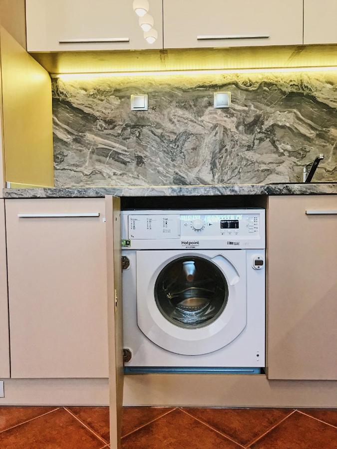 Spacious And Bright Maisonette Varna Center Esterno foto