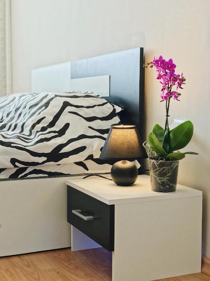 Spacious And Bright Maisonette Varna Center Esterno foto