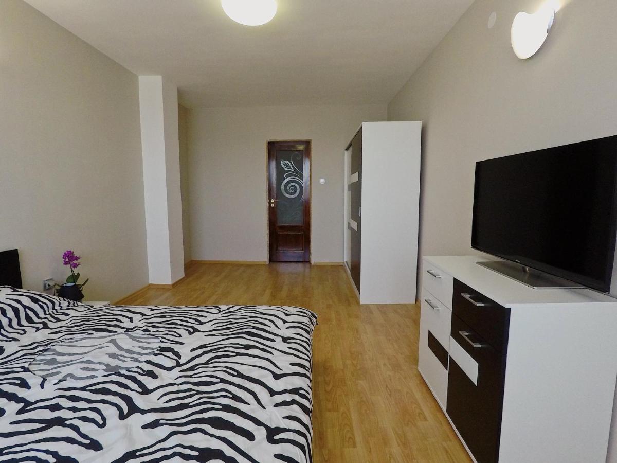 Spacious And Bright Maisonette Varna Center Esterno foto