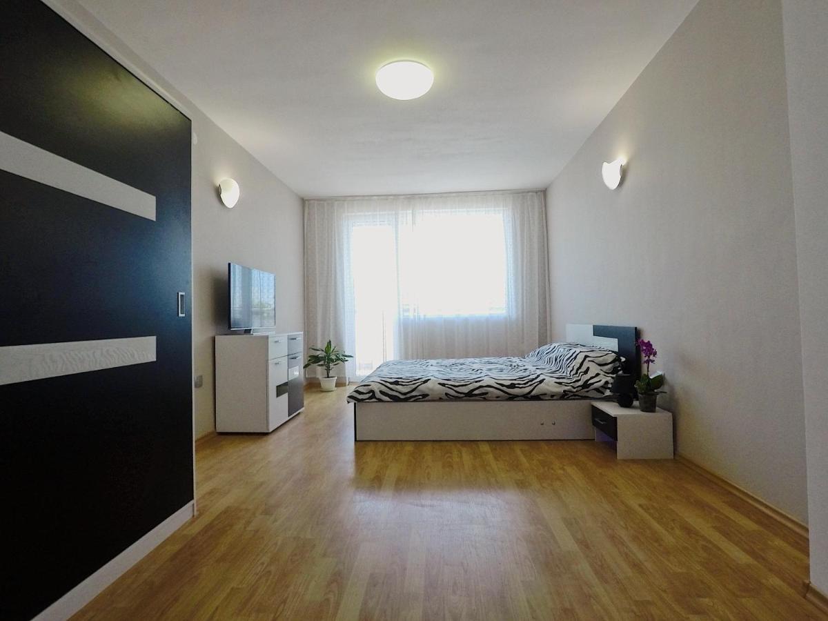 Spacious And Bright Maisonette Varna Center Esterno foto