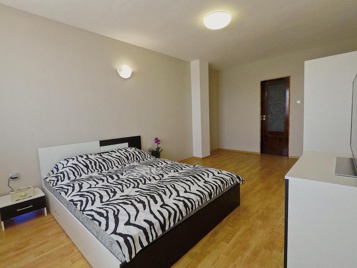 Spacious And Bright Maisonette Varna Center Esterno foto