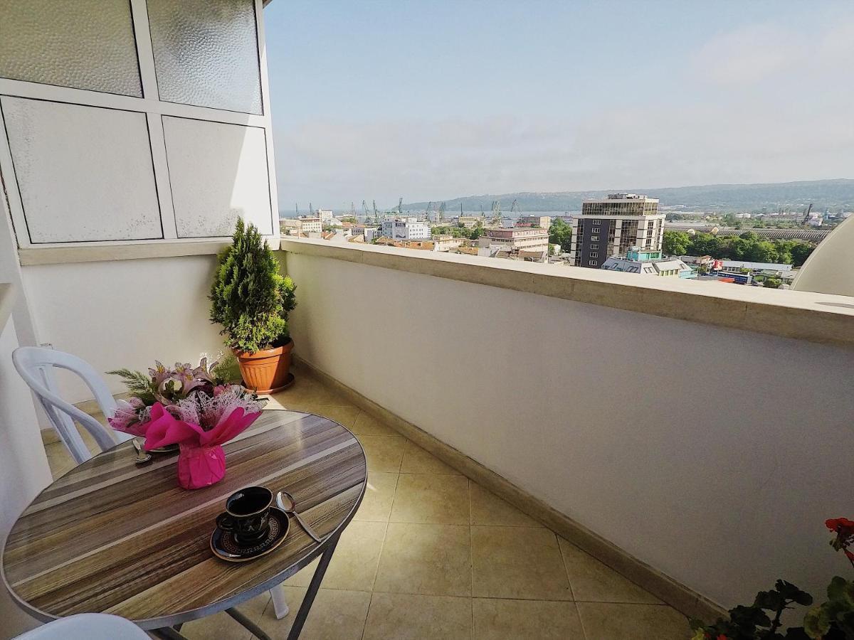 Spacious And Bright Maisonette Varna Center Esterno foto